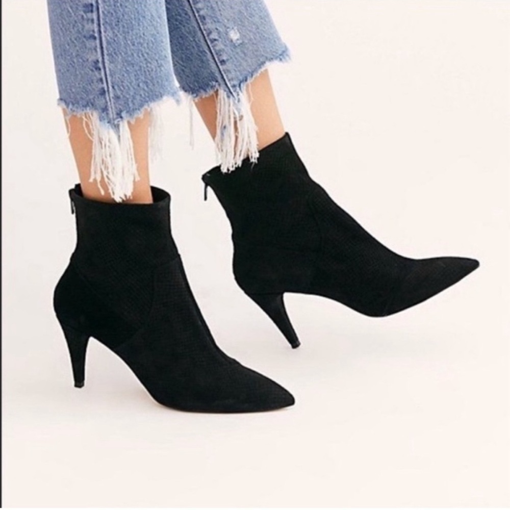 Free People Women’s Boots Sz 8.5 Willa Pointed Toe Black Suede Kitten Heel Y2K